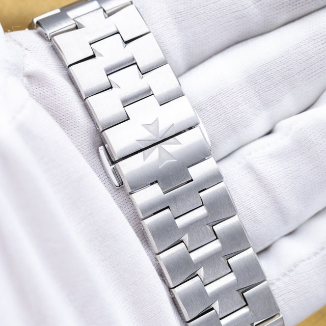 Vacheron Constantin Overseas 7900V/110A-B334 Image 3